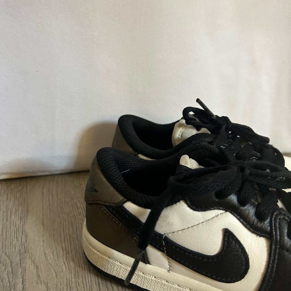 Nike Kids Black and Cream Sneakers